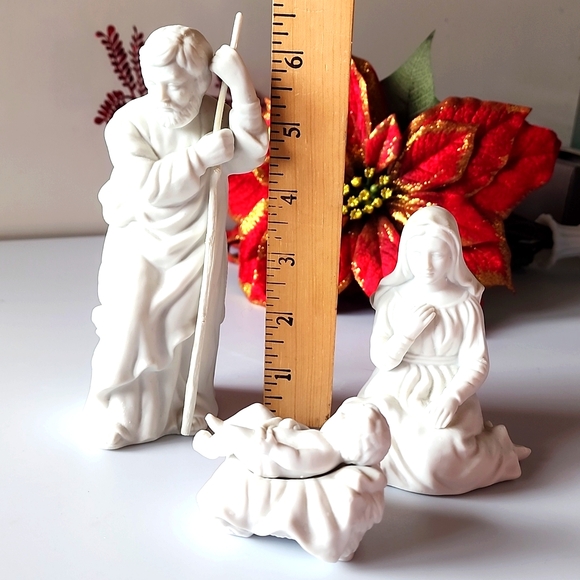 1991 Avon Nativity  Collectibles. Holy Family Three Porcelain Figurines. - Picture 7 of 9